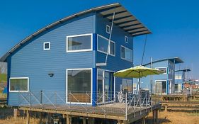 6 Pers. Waterfront Home Seeblick, Equipped Stilt House On The Water