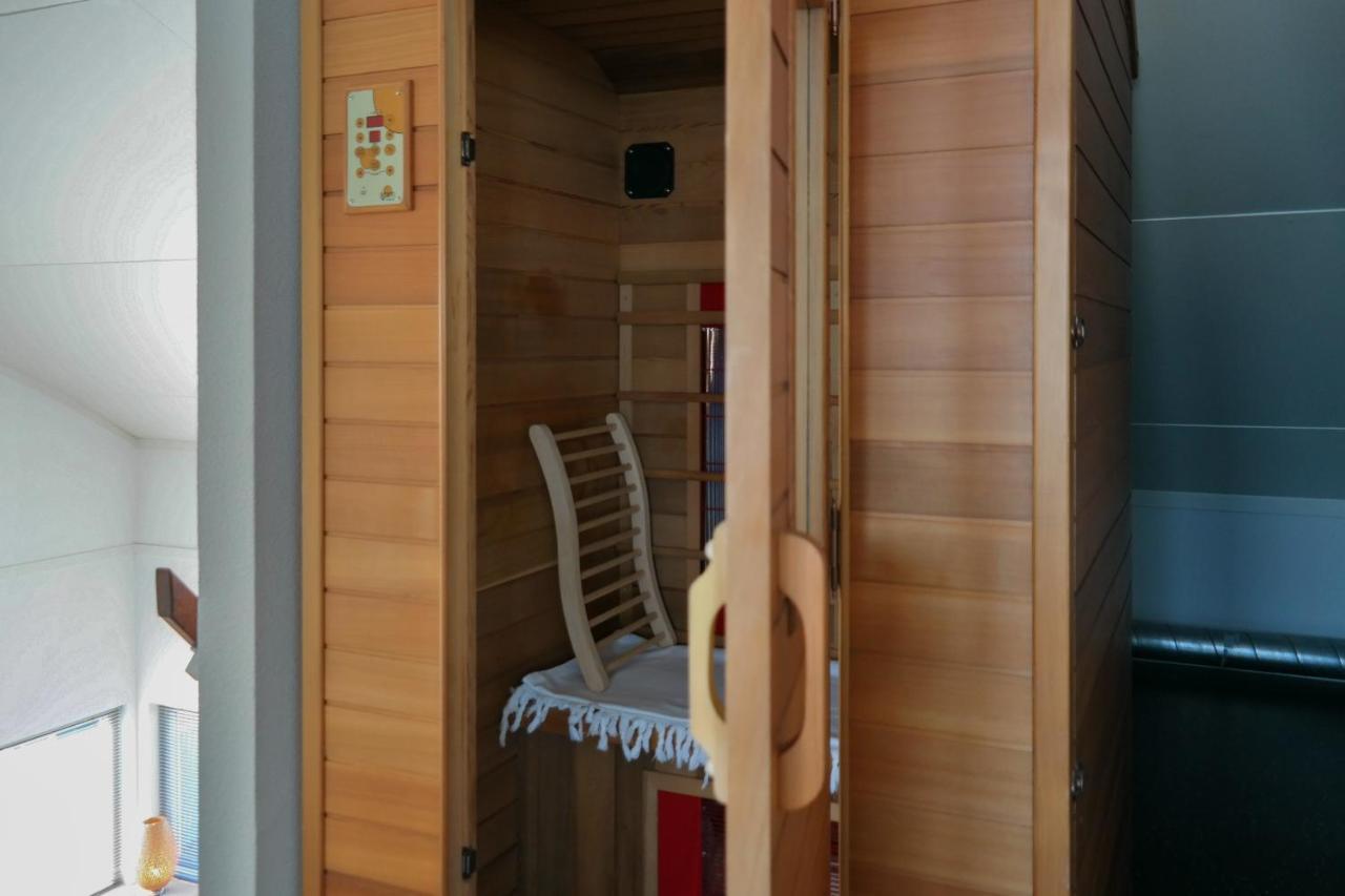 6 Pers. Waterfront Home Seeblick, Equipped Stilt House On The Water Anjum Exterior foto